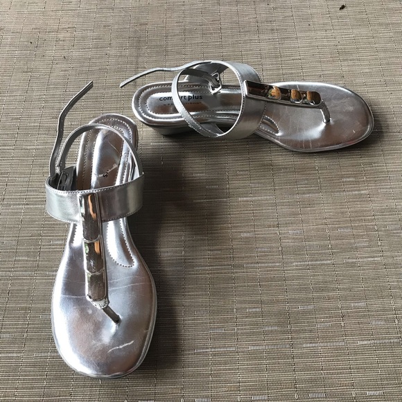 😀 $30/3 Silver wedge sandal Comfort Plus - Picture 2 of 3